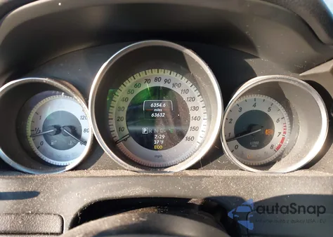 2013 Mercedes-Benz C 300 Sport 4Matic z USA, uszkodzony, nr VIN WDDGF8AB7DR244098